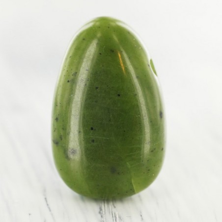 Nefriit (ehk jadeiit, jaad) auguga