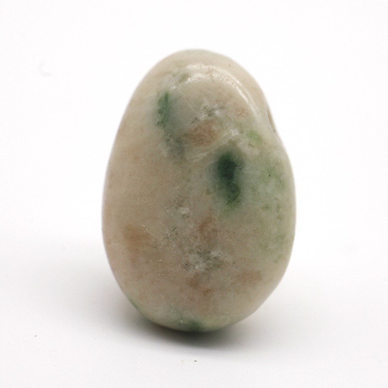 Roheline Granaat kivimis, auguga