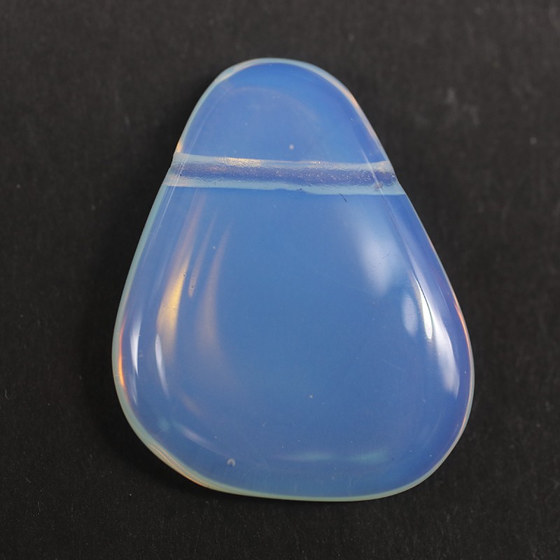 Sünteetiline opaliit auguga 4cm